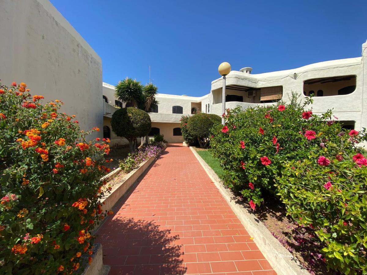 Peaceful & Spacious Apt With Parking & Queen Bed Carvoeiro  Exterior foto